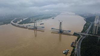 中央气象台暴雨强对流双预警齐发：湖北中部等地局地特大暴雨