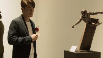 《玫瑰的故事》中雕塑作者名被错标，当事艺术家：接受道歉
