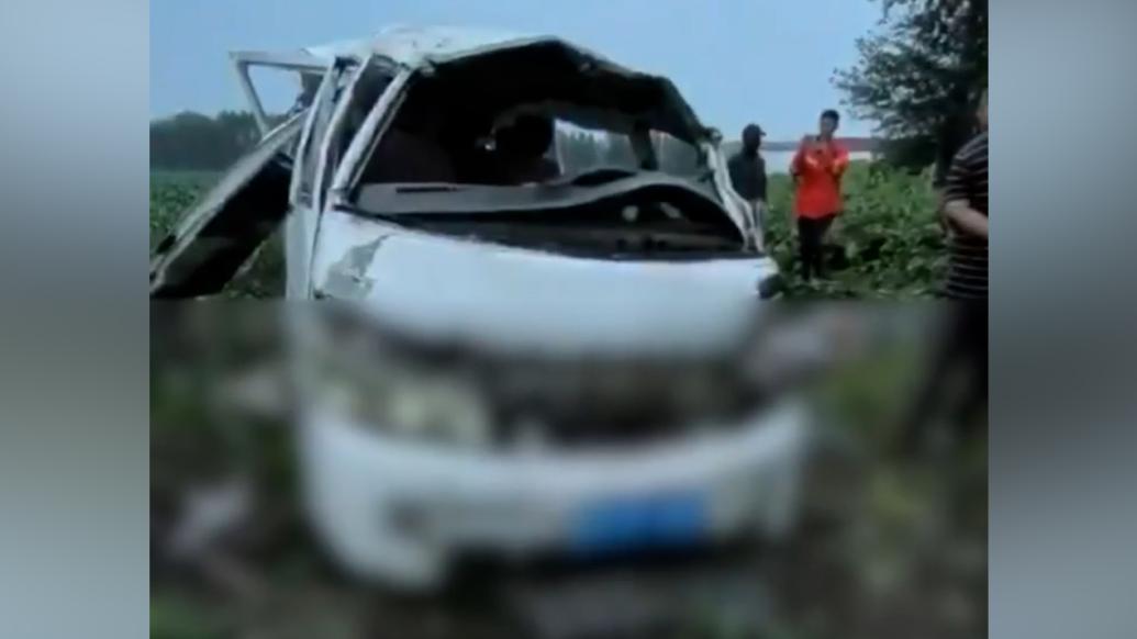 鹤哈高速一辆小型客车发生单方事故，致5死12伤