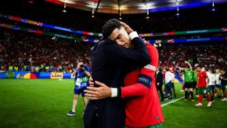 C罗泪洒欧洲杯赛场：再坚强的人也需要这样的时刻
