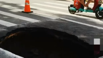 暴雨后武汉一处路面塌陷，应急管理局：地下污水管网破裂导致，已回填