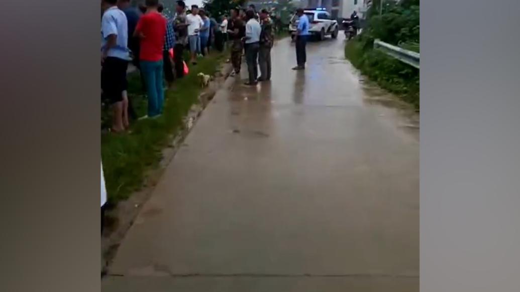汨罗市三江镇一退休老师被洪水冲走离世，当地回应系抓鱼时意外落水