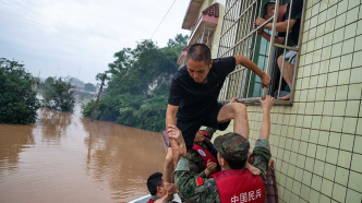 人民观点：始终把人民利益摆在至高无上的地位