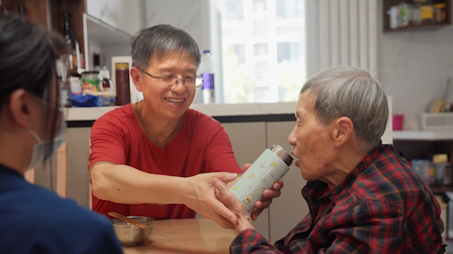 北大教授胡泳：照护没有胜利，妈在家就在