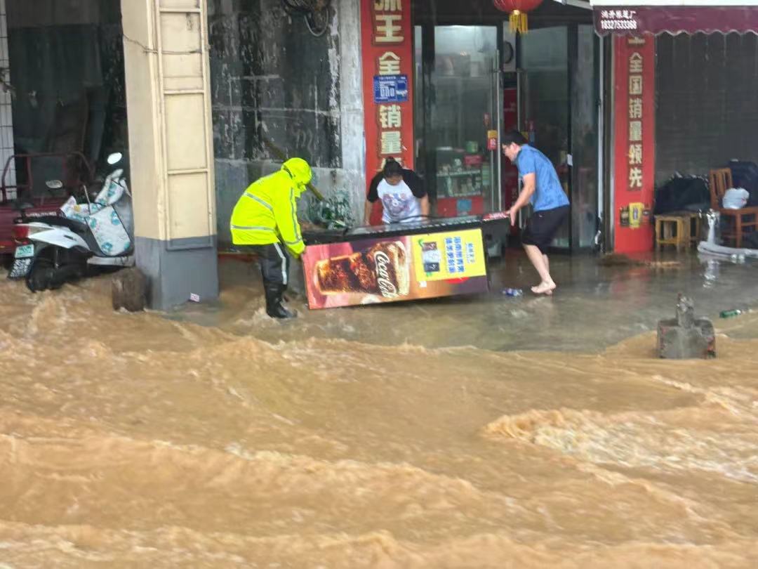 襄陽迎戰入汛以來最強降雨：1天觸發7次紅警，268座水庫超汛限