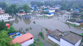 降雨停止积水正减退，航拍暴雨后的河南社旗县村庄