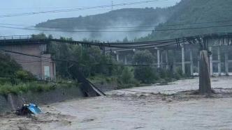 寶成線一鐵路老橋遭洪水沖擊受損，機車巡查時墜落致2人受傷