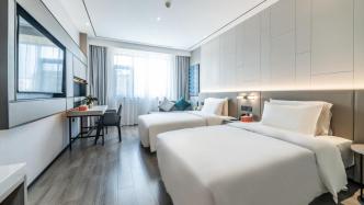 酒店一间房到底允许住几人？媒体调查