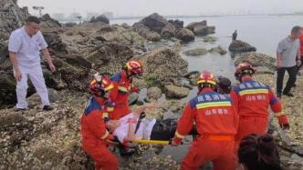 女子赶海摔伤被困礁石，消防、医护、应急救援队接力营救