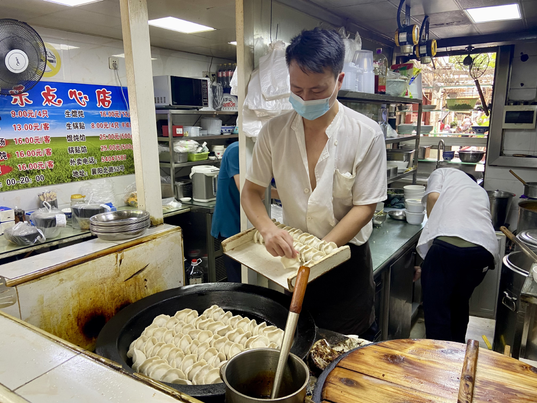 告别长乐路：街头饮酒、里弄生活，他们说这是上海最好的地方