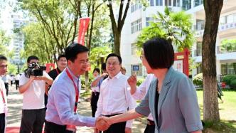 鄂州高中杰出校友返校，市委书记、市长现场迎接