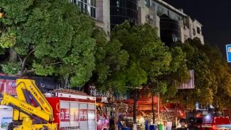 云南昆明广告牌坠落事故致3死7伤，相关责任人已被警方控制