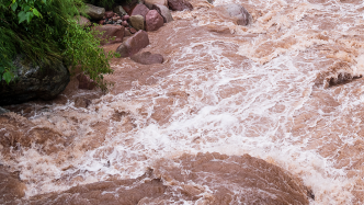 四川黑水县1名干部在抢险救援时因突发山洪失联