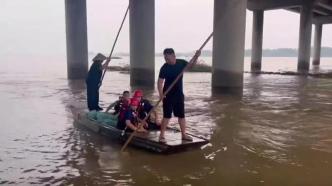 皮劃艇側翻男子落水，消防、水利聯手關閘營救