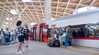 王毅介绍中国东盟合作丰硕成果：雅万高铁成为“网红”铁路