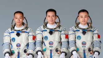 汤洪波获颁二级航天功勋奖章，唐胜杰、江新林获英雄航天员荣誉称号、三级航天功勋奖章