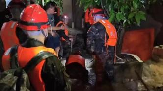 云南盐津突发泥石流，武警官兵星夜驰援