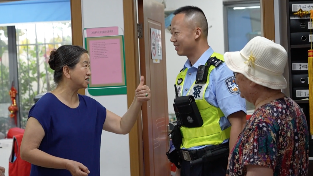 他是上?！白蠲劳艘圮娙恕?，也是居民們口中的“體己人”