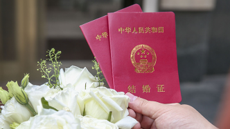 今年上半年結婚登記數再創新低，較去年同期減少49.8萬對
