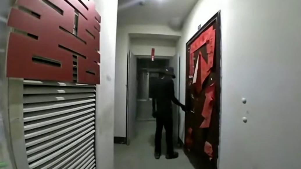 凌晨三點兩蒙面男子挨家挨戶用卡片試探開鎖,臨沂警方正全力追捕嫌疑人