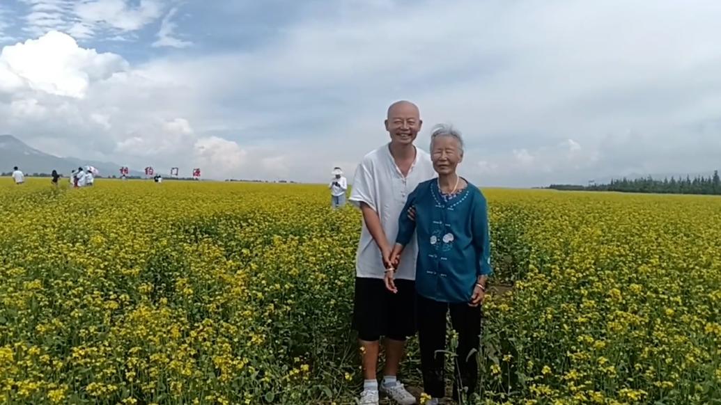 57歲兒子帶著99歲母親自駕游:前半年打工掙錢,4年去過19個省