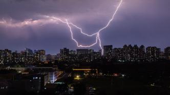 公園涼亭遭雷擊坍塌致6死10傷，突遇雷電如何避險？