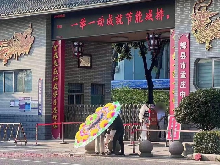 王中王一肖中特4933333:河南辉县高一女生在校内身亡，当地回应：军训中暑等传言不实