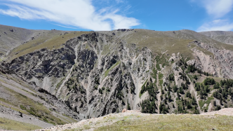 中國文物學會副會長盛春壽談東天山文化遺產