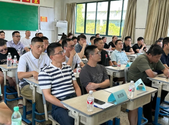马上评｜点名爸爸来开家长会：敦促男性“履职尽责”