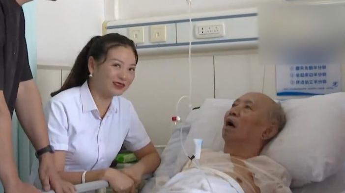 重慶一獨居老人在廁所摔倒,三天沒吃沒喝無法動彈