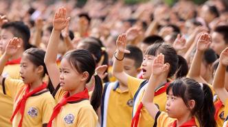 北京：中小学不得强制学生购买校服，可探索校服循环使用