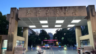 浙江一大学全体校领导入住学生宿舍一周，为新生试住“新居”