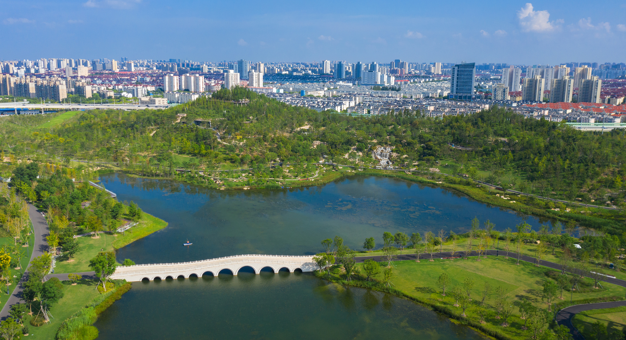 2024年四肖八码期期准凤凰:下周五去“上海阿勒泰”爬双子山，网友：看着它长高长大