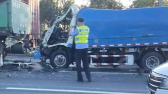 上海外环发生三车事故：环卫车追尾撞上土方车和货车，驾驶员受伤