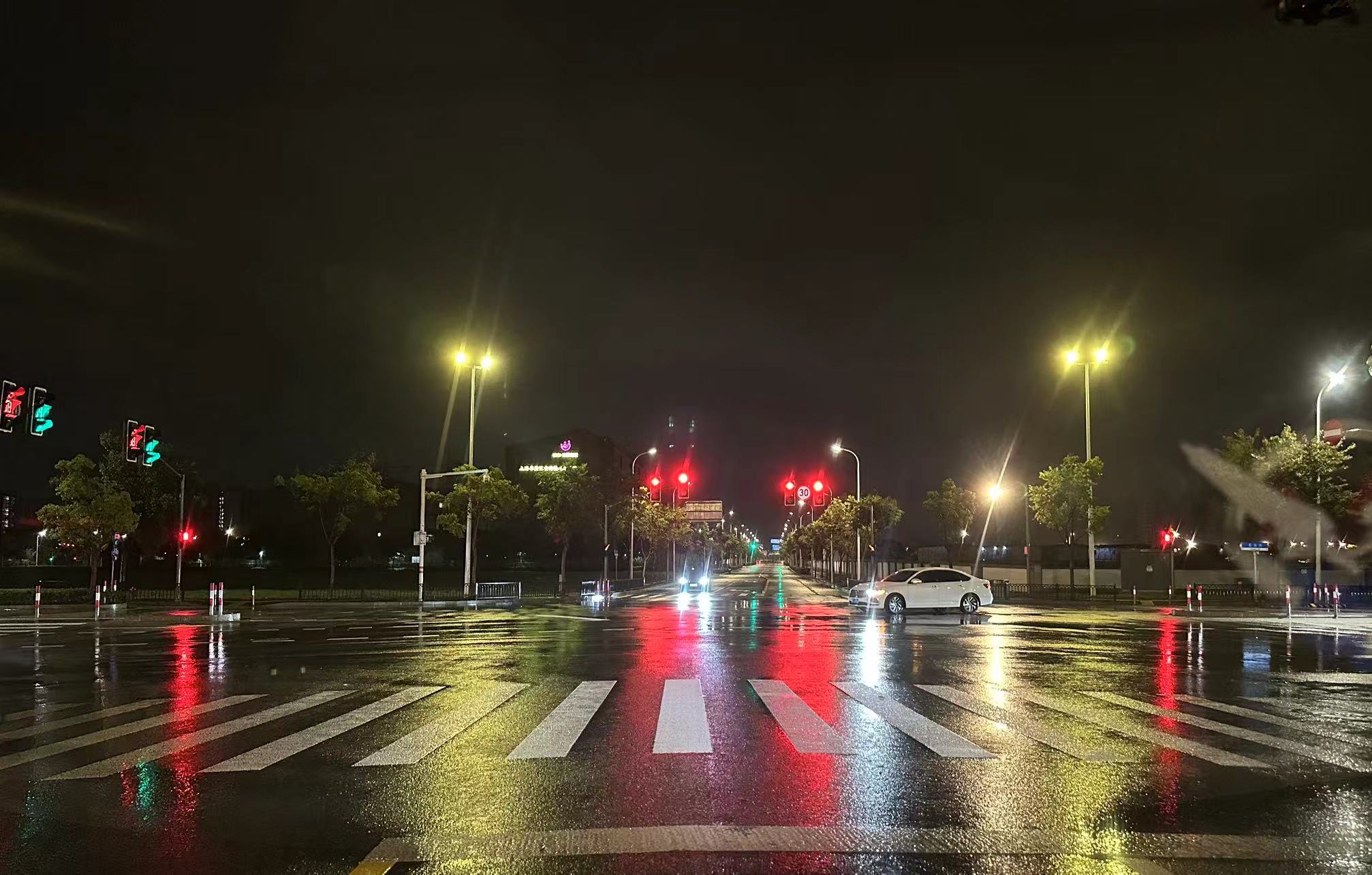 永春全网推广机构电话-台风“普拉桑”在上海奉贤二次登陆，记者实地探访奉贤、金山及临港