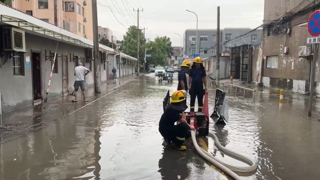 台风“普拉桑”登陆后，上海老旧小区内涝严重