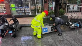 苏州河水位上涨、小梁薄板房积水，风雨中他们这样守护上海