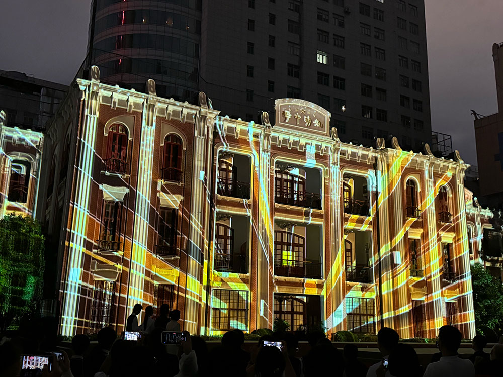 香港免费大全资料大全:源于中学生的政协提案落地，上海这所百年名校将成夜景新标杆