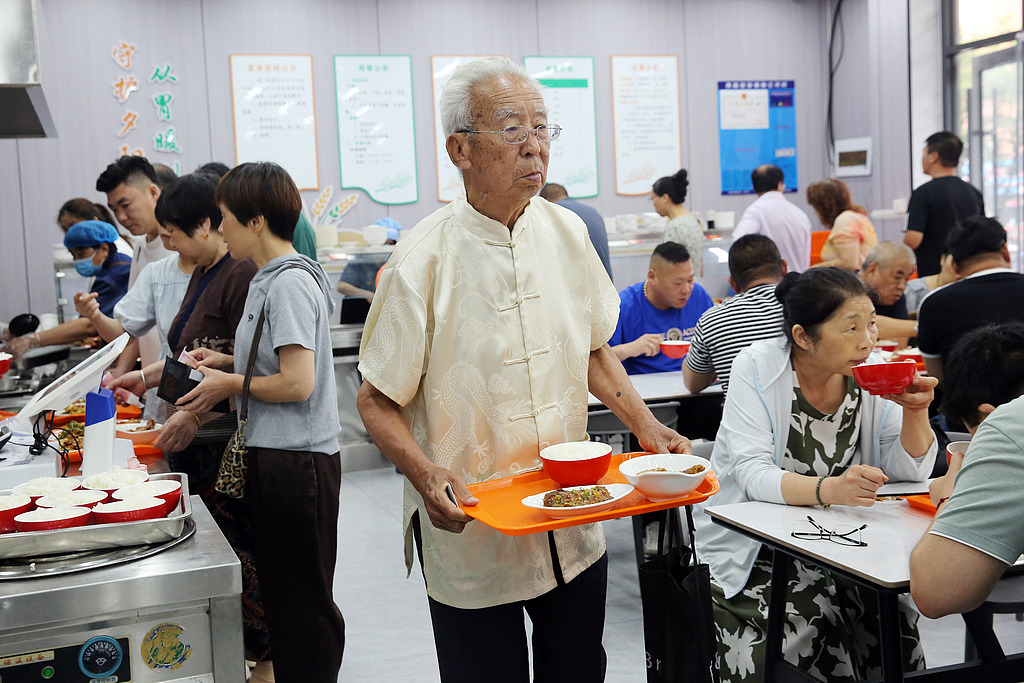 民政部：老年助餐将坚持公益属性与市场机制相结合  第1张