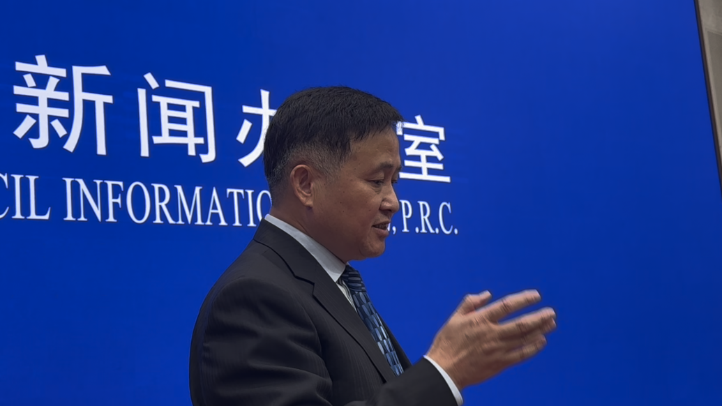 記者追問平準基金考慮,央行行長潘功勝笑答:正在研究