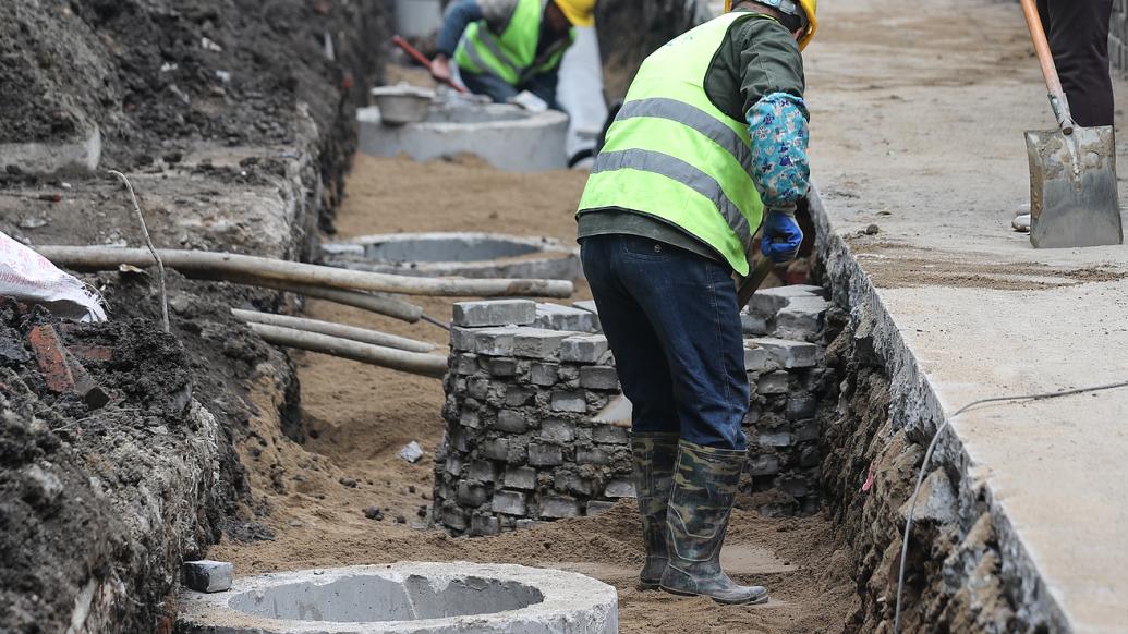 马上评｜一年天然气一年给排水，道路反复开挖不正常  第1张