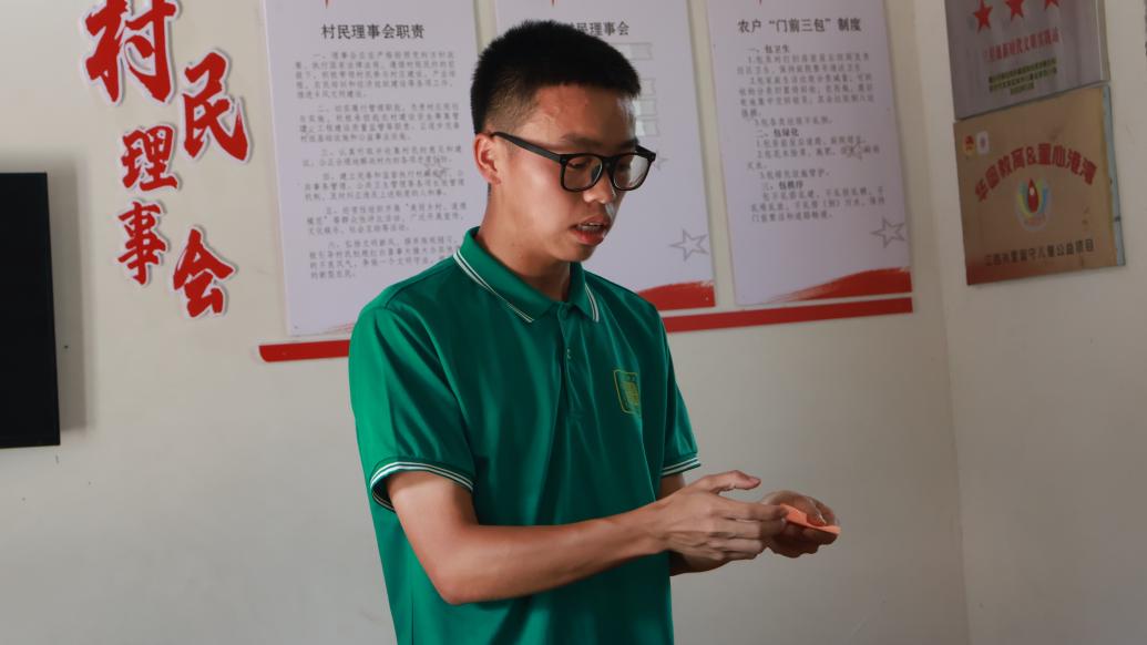 “00后”大學(xué)生鐘國慶:為自己叫“國慶”而自豪