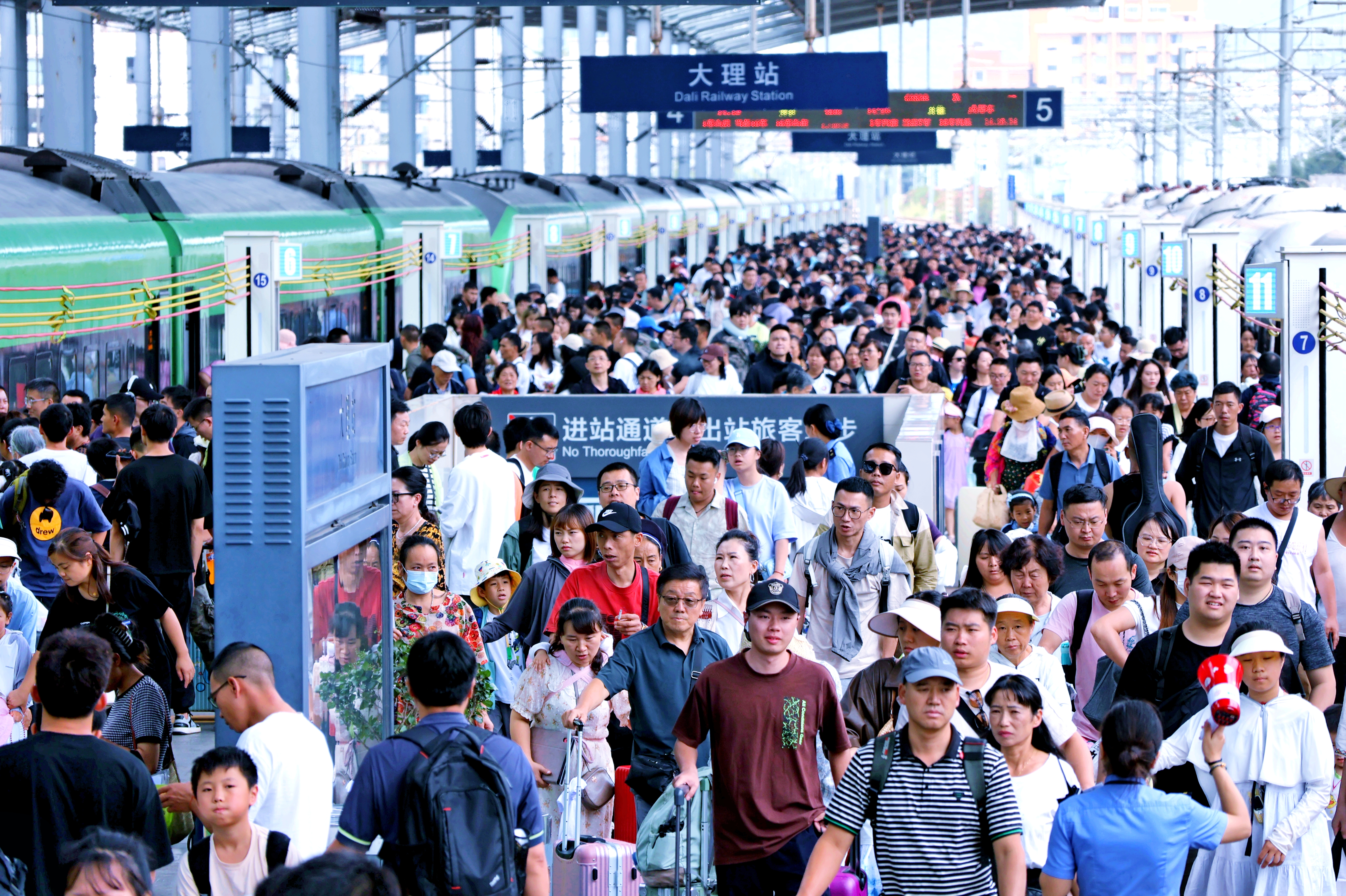 今晚香澳一肖一码:国庆假期过半，云南铁路累计发送旅客超170万人次