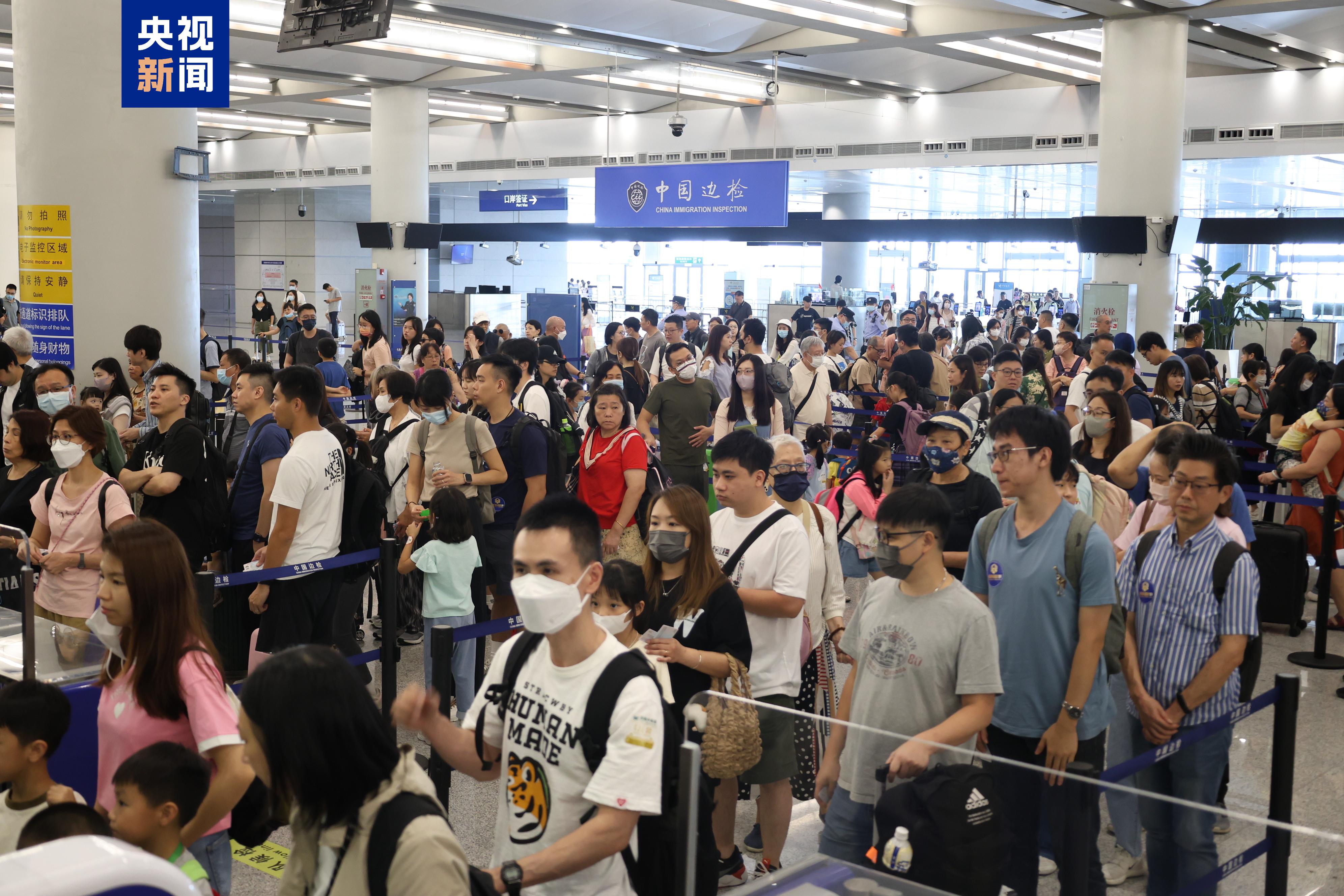 港珠澳大桥年客流量首次突破2000万人次