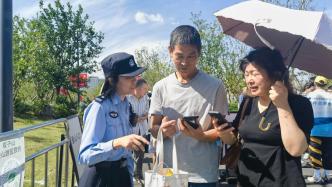 上海多個景點迎節日大客流，警方建議綠色出游、有序游園