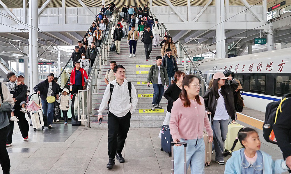 港香六个彩今期资料:全国铁路迎来国庆黄金周返程客流高峰，预计今日发送1873万人次