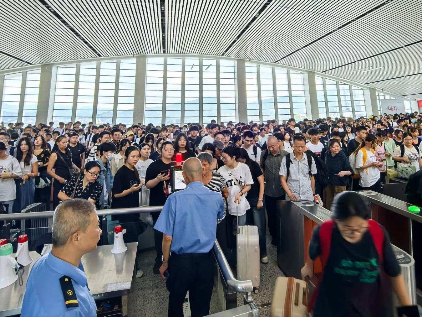 国铁南昌局：10月6日预计发送旅客133万人次