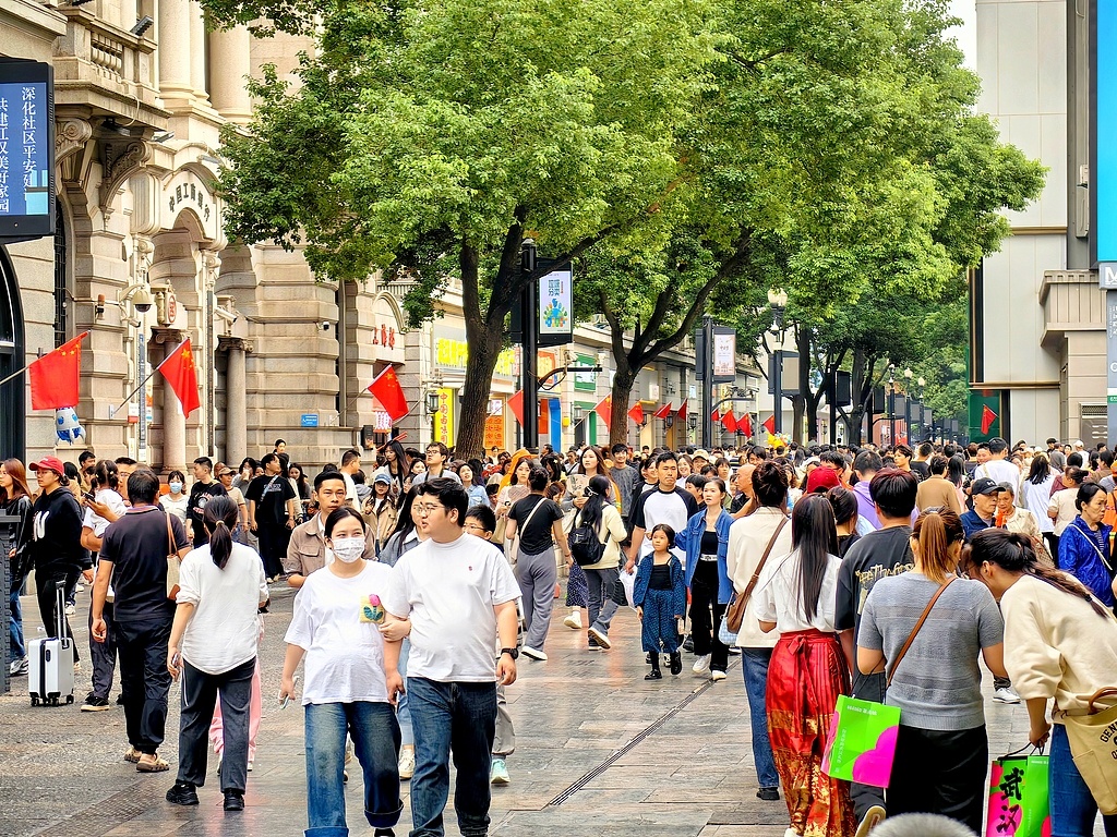 羊入虎口打一生肖:2024年国庆节假期国内出游7.65亿人次，总花费超7000亿元