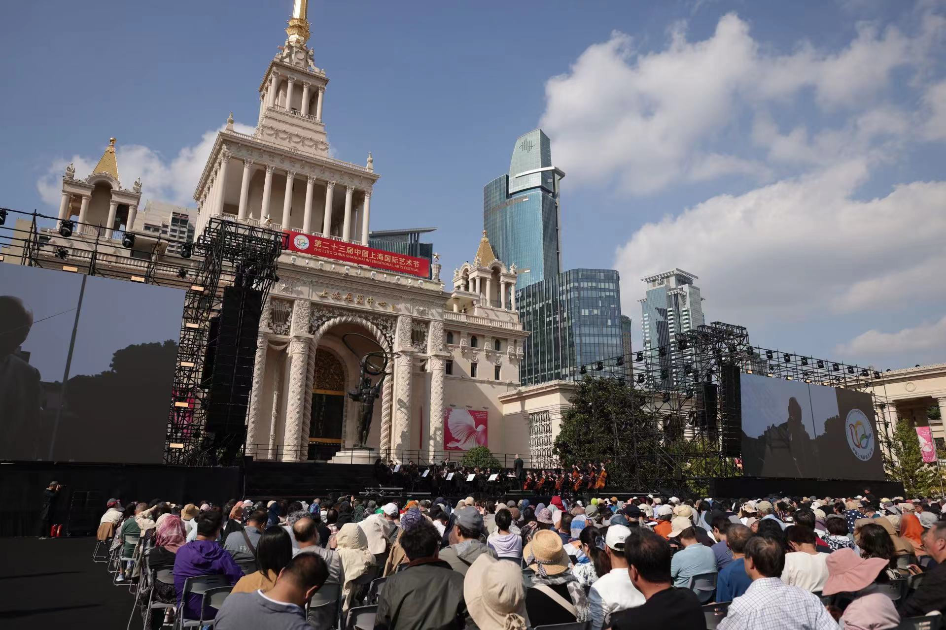 九部贝多芬竖起了一座丰碑，属于上海，属于中国，属于人民