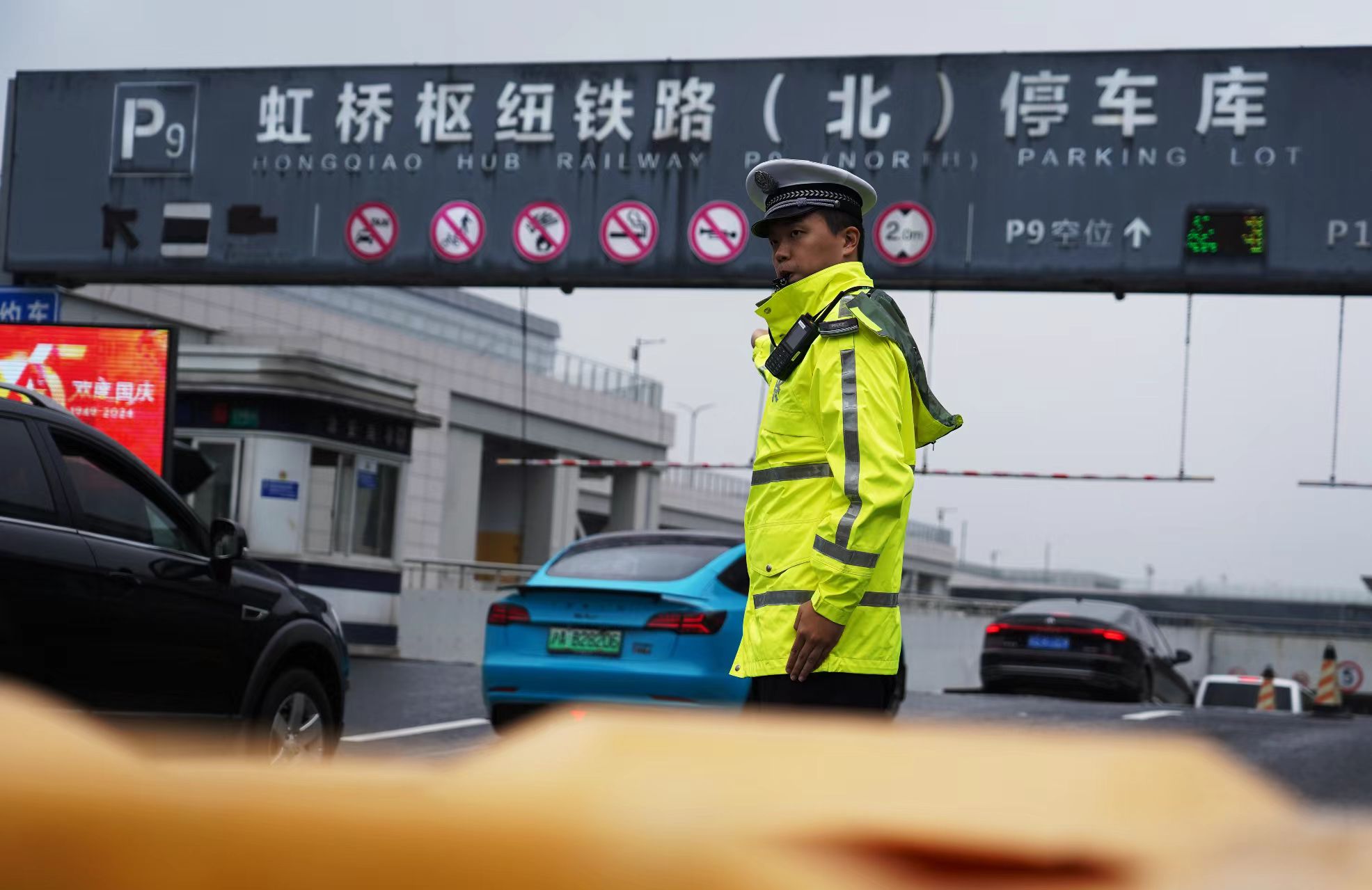 长假尾声逢雨，上海警方落实“大小循环”应对虹桥枢纽客流